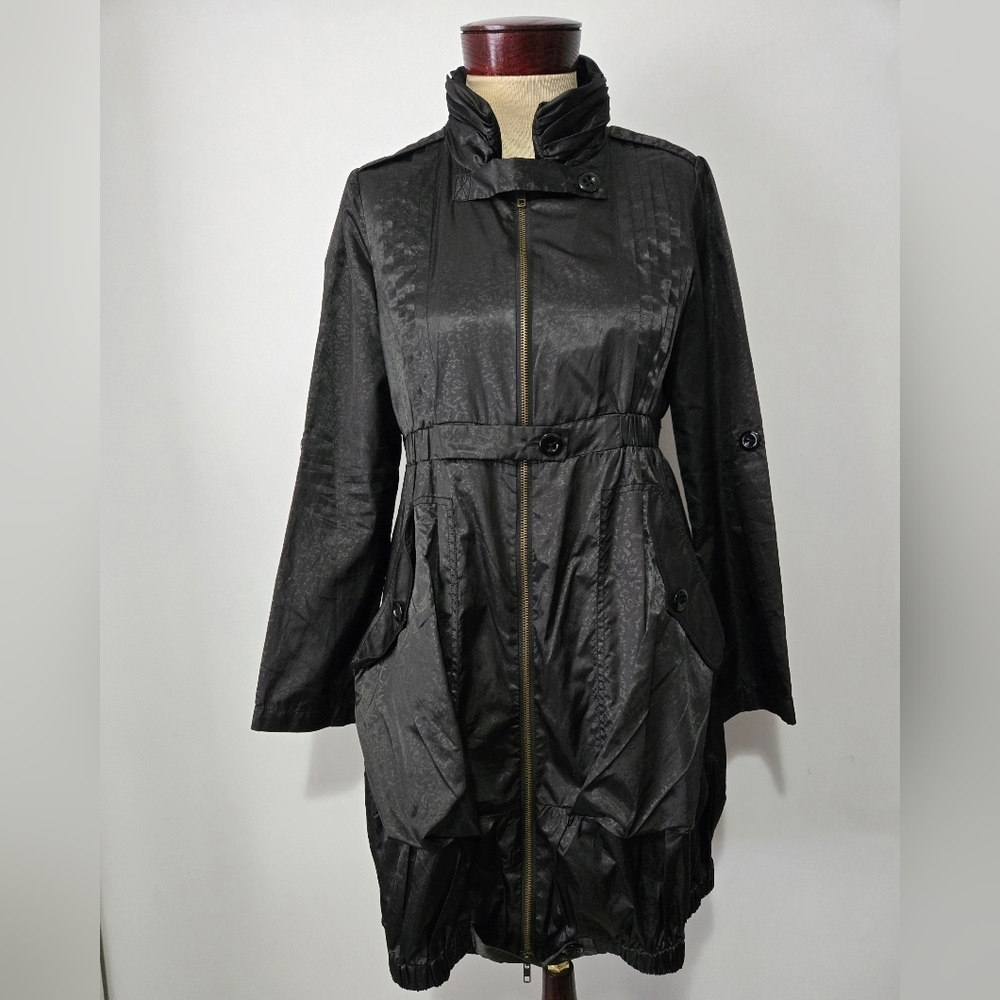 Marc Jacobs Black Lightweight Trench Coat. Size 4